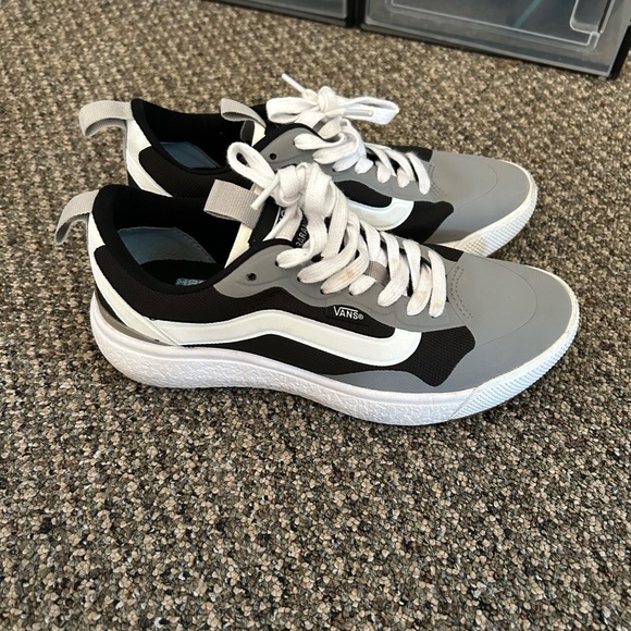 Vans - Picture 2 of 6